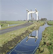 Ophaalbrug met in de verte Ransdorp (1960).