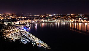 San Sebastián pe timp de noapte de la Urgull