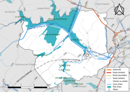 Carte en couleur présentant le réseau hydrographique de la commune