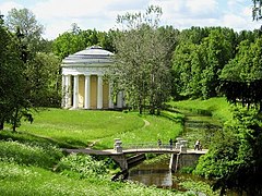 Templo en el parque de Pavlovsk