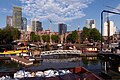 Rotterdam-Leuvehaven, Blick vom Museum (Mariteim Museum) auf die Brücke (Kraneschipbrug)