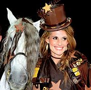 Photographie d'une femme et un cheval.