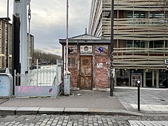 Bâtiment annexe du pont.