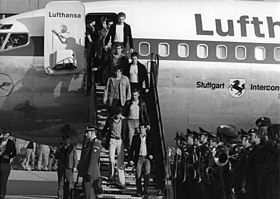 Arrivée à l'aéroport Konrad Adenauer le 18 octobre 1977 avec l'équipe du GSG 9 et les otages.