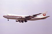 日航曾使用增加額外油箱的波音747-246B營運東京直飛紐約的「日航行政特快」（Executive Express）[註 1]