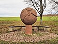 Meridiandenkmal 200 m südlich des Punktes 50°N 10°O bei Arnstein (Unterfranken)