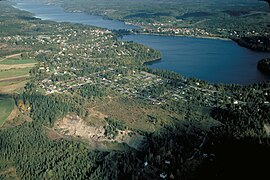 Ed úr erva. Vatnið Lilla Le til høgru og vatnið Stora Le í bakgrundini til vinstru.