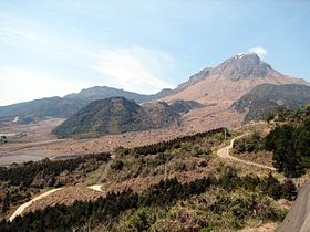 Vue du mont Unzen avec les dégâts de l'éruption de 1991 à 1995.