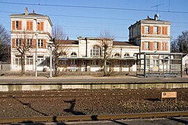 Le bâtiment voyageurs, vu des quais.