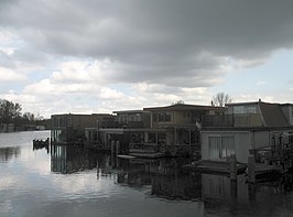 Woonboten in de Schinkel bij het IJsbaanpad