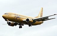 Boeing 737-400 w specjalnych złotych barwach z okazji 80-lecia PLL LOT