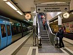 Rulltrappa till Björns trädgård och Medborgarplatsen.