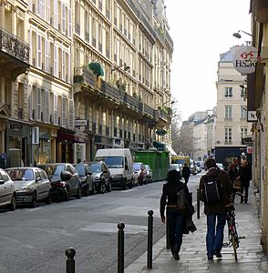 La rue Bonaparte vue en direction de la place Saint-Sulpice.