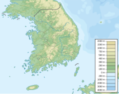 Mapa konturowa Korei Południowej, u góry po lewej znajduje się punkt z opisem „Yŏnpyŏng”