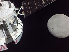 Die Mondrückseite, aufgenommen von Orion während eines Swing-by-Manövers am 21. November