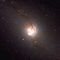 صورة الأشعة تحت الحمراء لـ Spiral Galaxy Messier 83. معارة من: ESO