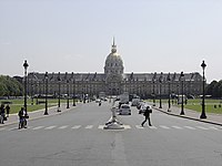 Vista do Hôtel des Invalides a partir da esplanada