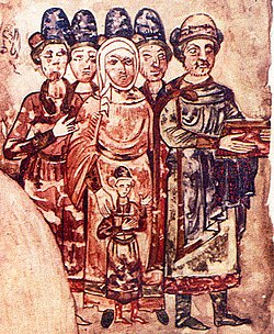 Szvjatoszláv (jobb szélen) a családjával