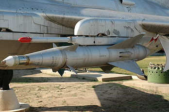 Le Kaliningrad K-5 (AA-1 Akali), missile air-air soviétique sur un Mig-19. Visible au Parc et Musée historique de l’armée à Kecel en Hongrie. (définition réelle 800 × 531*)