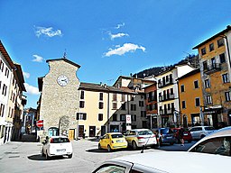 Piazza Marconi med klocktornet (Torre dell'Orologio).