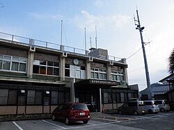 旧吉井町役場（撮影時点では佐世保市役所吉井行政センター）