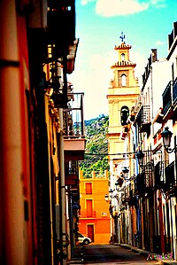 El Carrer Llarg con su Iglesia