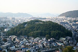 男山