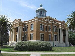 Old Citrus County Courthouse (2010). Das ehemalige Courthouse des County wurde 1912 errichtet und dient seit 2000 als Museum. Im April 1992 wurde das Gebäude in das NRHP eingetragen.[1]