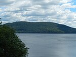 La montagne du Fourneau vue du fort Ingall à Cabano.