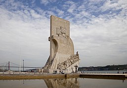 Vue complète du monument.