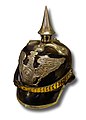 M1860 mintájú Pickelhaube, a gyalogos gárdaezredek katonái számára készült változat, a címersas mellén nyolcágú gárdacsillaggal.