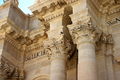 Profusione di ornamento barocco di acanto nella cattedrale di Siracusa