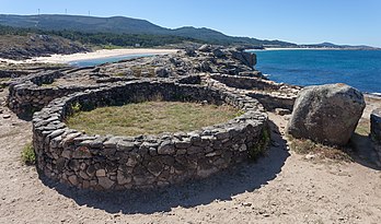 Le Castro de Baroña, à Porto do Son, en Galice. (définition réelle 5 013 × 2 947)