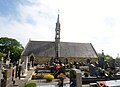 Vue extérieure, flanc nord, depuis le cimetière.