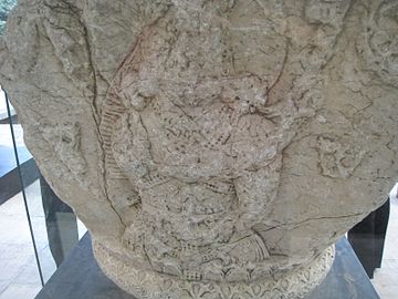Testa di una colonna con decorazione di un re sasanide
