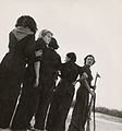 Entrenament de milicianes l'any 1936. Fotografia de Gerda Taro. Durant la guerra civil aquesta imatge va ser molt habitual.