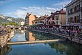 Restaurants along the Thiou river