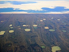 Termokrasová jezírka v Hudson Bay nedaleko Grónska, Kanada