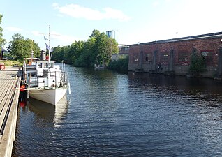 Hamnen med Ångfartyget Runn.