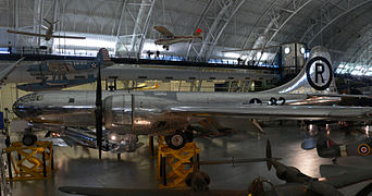 Visió lateral de l'Enola Gay