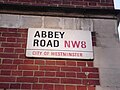 Gateskilt Abbey Road i Westminster, London.