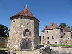 Colombier octogonal du XVIIe siècle et place-forte.