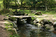 Clapper bridge über den Becka Brock in Ilsington in Devon