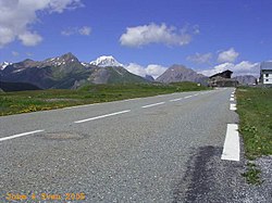 A Kis Szent Bernát-hágó, kilátás a Mont Blanc-ra