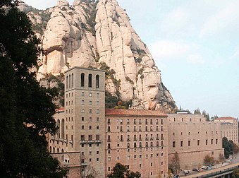 L’abbaye bénédictine de Montserrat en Catalogne (Espagne). (définition réelle 2 176 × 1 617*)