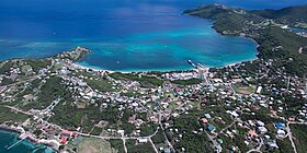 Vue de Charlestown sur l'île de Canouan.