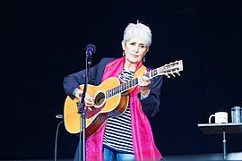 Joan Baez sur la scène Glenmor.