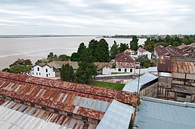 バリオ・アングロ地区より望むウルグアイ川