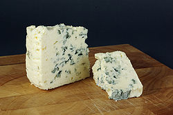 Sýr s rozvinutou plísní Penicillium roqueforti