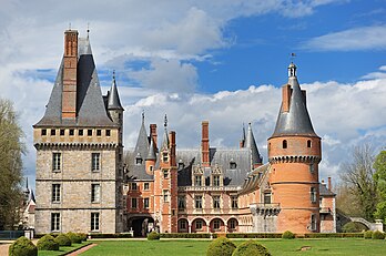 Le château de Maintenon (XIIe-XVIIe siècles), dans le département d’Eure-et-Loir (France). (définition réelle 2 048 × 1 362)